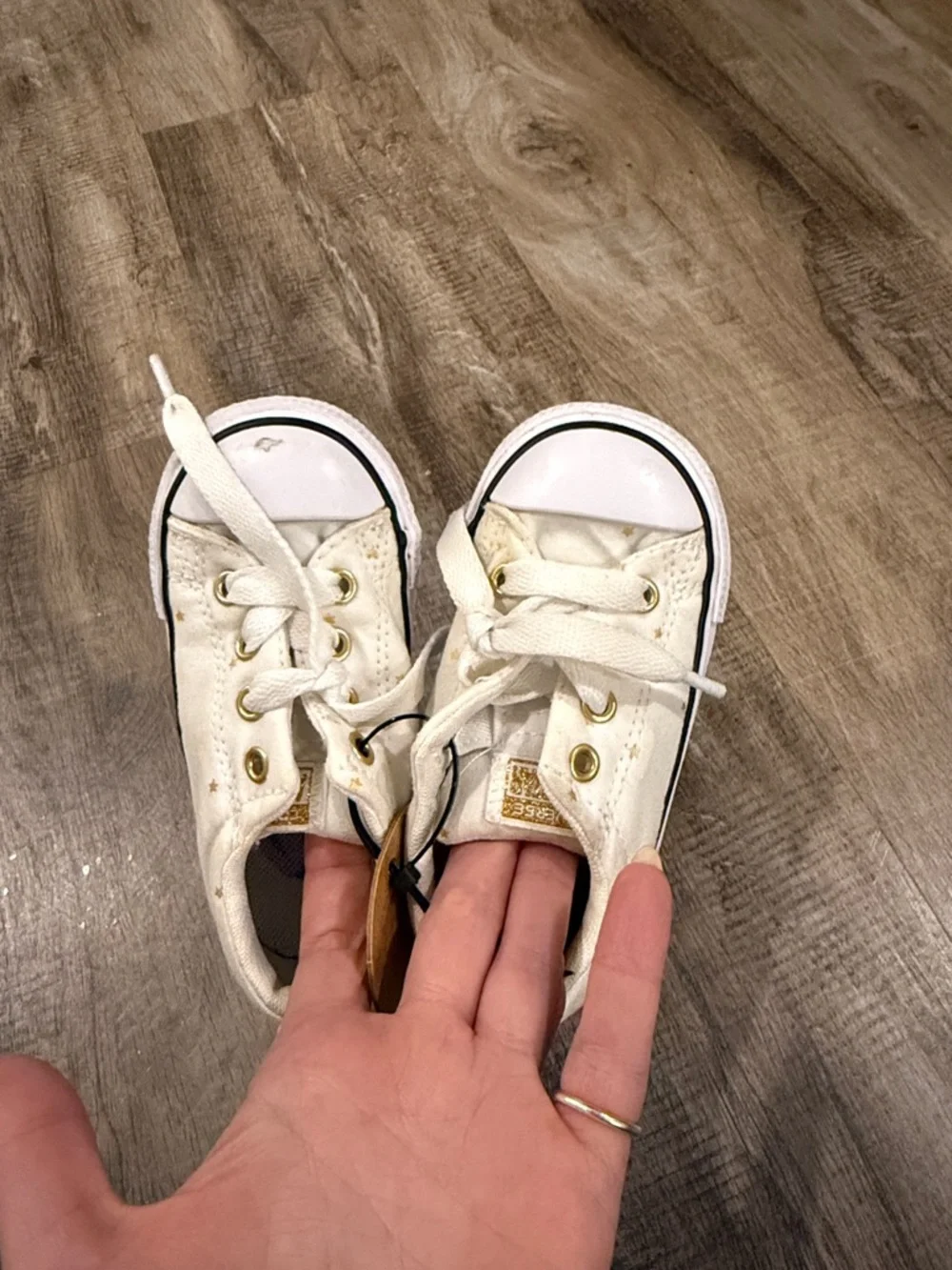 Converse Kids White Canvas Low-Top Sneakers with Gold Eyelets size 6